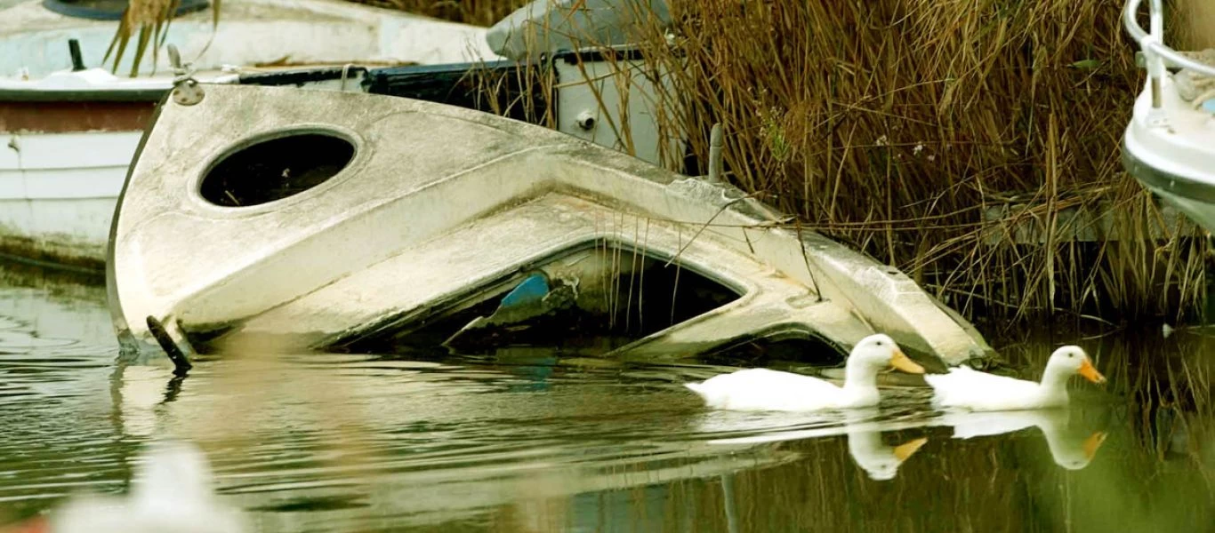 Γερμανία: «Ψάρεψαν» ένα Audi από το ποτάμι - Παρέα επί ώρες στα ψάρια έκαναν οι 600 ίπποι (βίντεο)